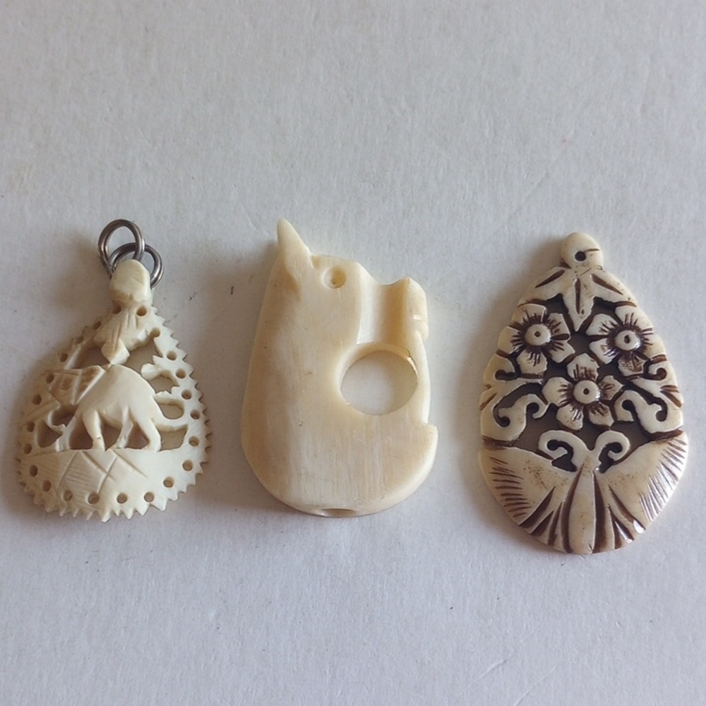 VINTAGE CARVED BONE PENDANTS LOT HORSE BUTTERFLY ELEPHANT